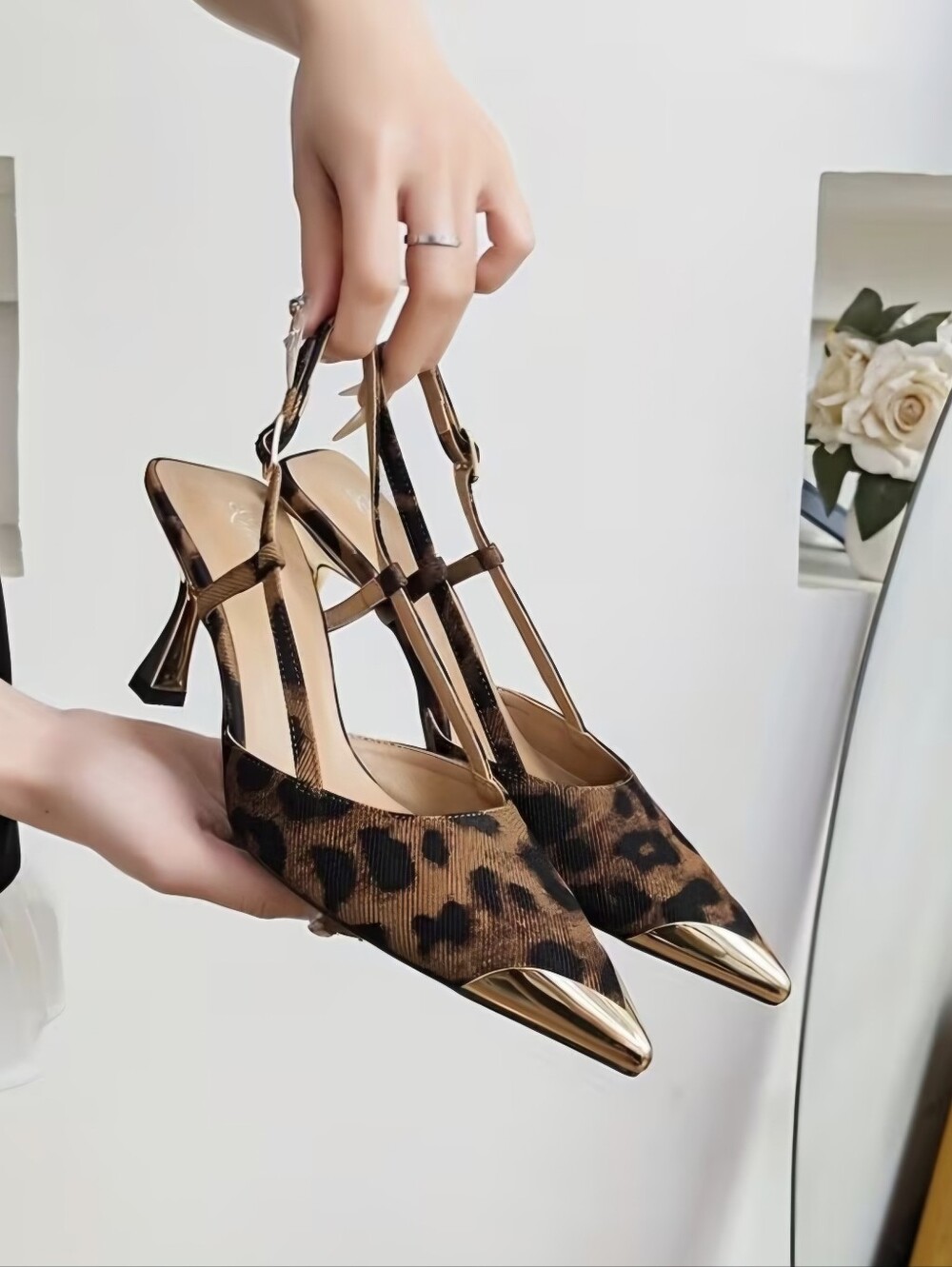 Women's Closed-Toe Sandals,Leopard Print with Metal Iron Toe Decoration - Picture 6 of 10